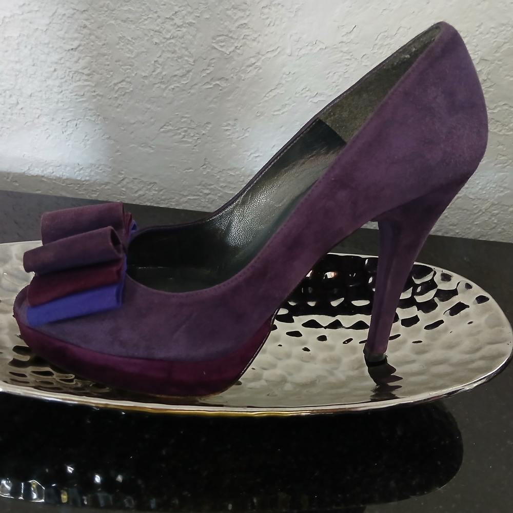 Stunning Purple Suede Bow Heels by Stuart Weitzman – Elegant Statement Pumps - Picture 4 of 16